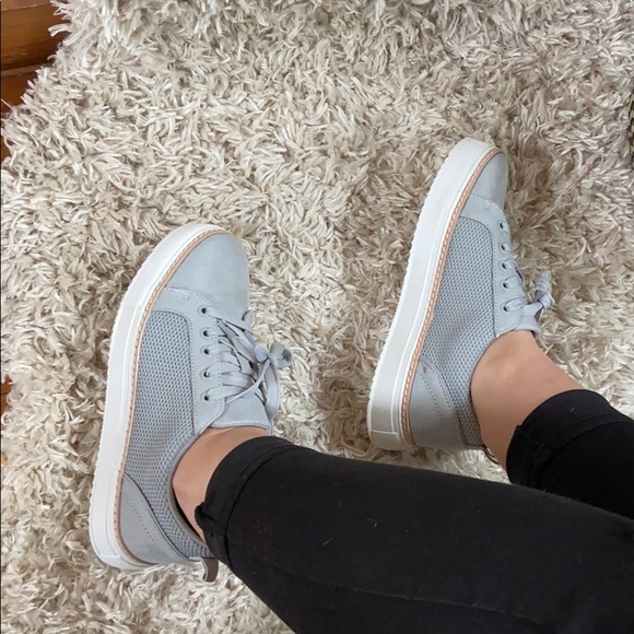 Light grey shoes - Picture 2 of 5